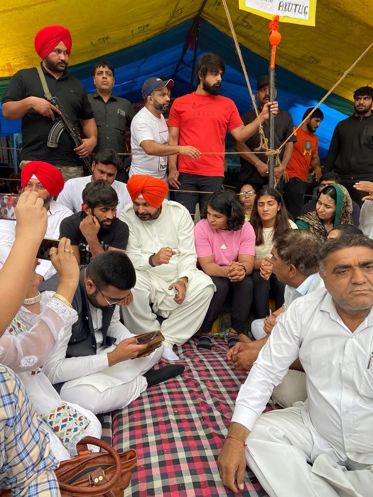 Congress leader Navjot Siddhu at protest